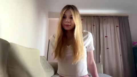 hloe online show from 03-29-26, 01:11