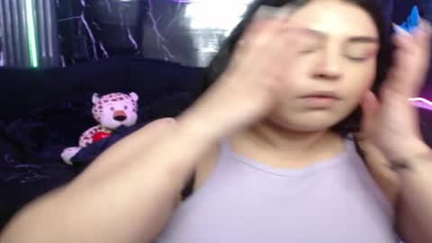 Snapshot of chloe_smith5 chatting on 04-01-26, 01:23 chloe_smith5 online show from 04-01-26, 01:23