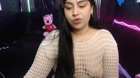 chloe_smith5 online show from 04-25-26, 01:52