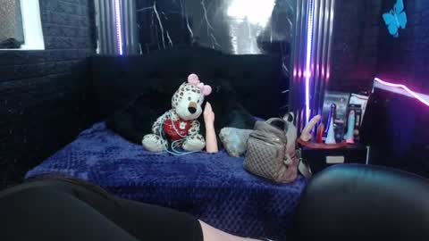 chloe_smith5 online show from 06-30-26, 01:23