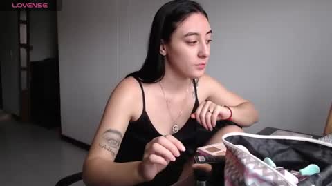 Snapshot of chloe_vahos chatting on 08-06-26, 08:00 Chloe online show from 08-06-26, 08:00
