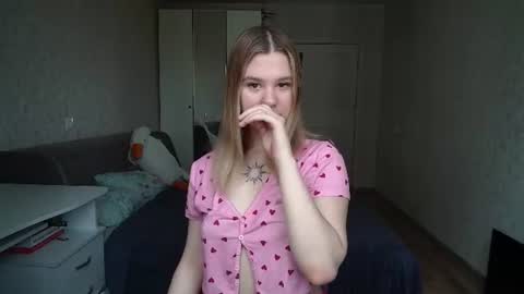 Snapshot of chloe_vance chatting on 07-02-26, 05:02 Chloe online show from 07-02-26, 05:02