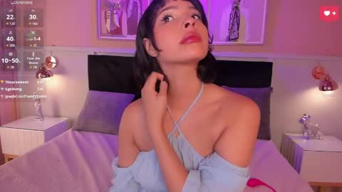 Snapshot of chloe_watson_ chatting on 06-02-26, 08:33 online show from 06-02-26, 08:33
