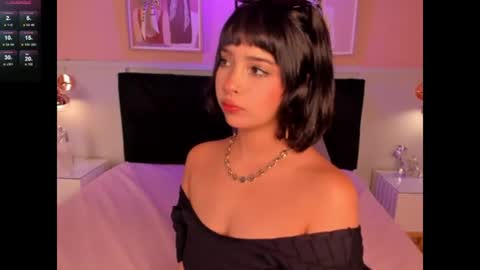 Snapshot of chloe_watson_ chatting on 06-13-26, 07:23 online show from 06-13-26, 07:23