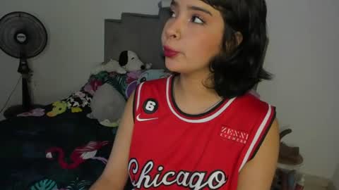 Snapshot of chloe_watson_ chatting on 06-20-26, 07:49 online show from 06-20-26, 07:49