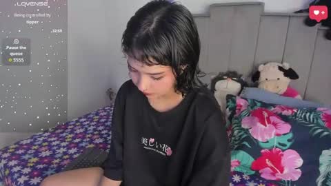 Snapshot of chloe_watson_ chatting on 06-23-26, 07:34 online show from 06-23-26, 07:34