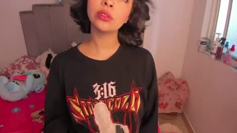 Snapshot of chloe_watson_ chatting on 06-26-26, 05:39 online show from 06-26-26, 05:39
