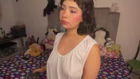 Snapshot of chloe_watson_ chatting on 07-04-26, 11:44 online show from 07-04-26, 11:44