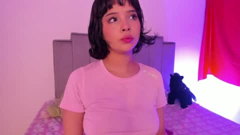 Snapshot of chloe_watson_ chatting on 07-22-26, 07:49 online show from 07-22-26, 07:49