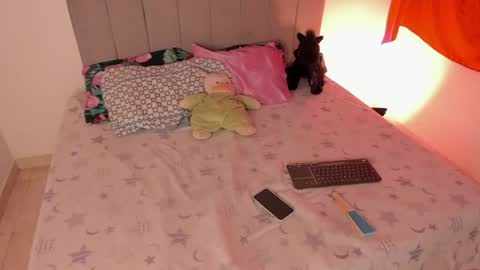Snapshot of chloe_watson_ chatting on 07-25-26, 11:35 online show from 07-25-26, 11:35