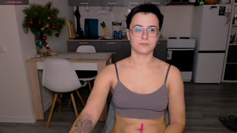 Eva and Sandra online show from 01-08-25, 04:54