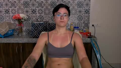 Eva and Sandra online show from 02-16-25, 05:15