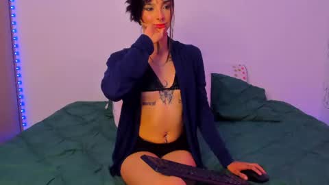 Snapshot of chloeaddamss chatting on 06-17-26, 11:27 3 online show from 06-17-26, 11:27