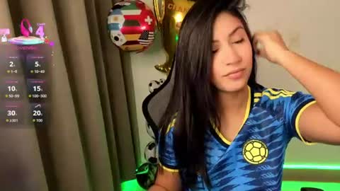 Snapshot of chloebum_ chatting on 06-17-26, 11:01 Chloe online show from 06-17-26, 11:01