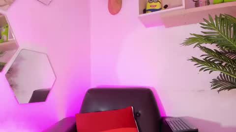 Snapshot of chloee_adams_ chatting on 03-05-25, 08:00 Chloe online show from 03-05-25, 08:00