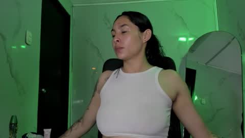 ChloeeThompson online show from 12-23-25, 03:15