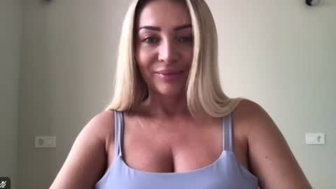 Snapshot of chloefree chatting on 06-26-26, 06:40 Chloe online show from 06-26-26, 06:40