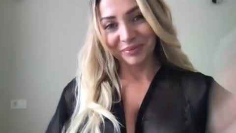 Snapshot of chloefree chatting on 07-09-26, 01:59 Chloe online show from 07-09-26, 01:59