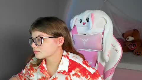 ChloeHalses online show from 01-19-26, 05:11