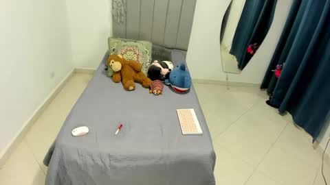 Laura  independent model online show from 03-04-26, 01:00