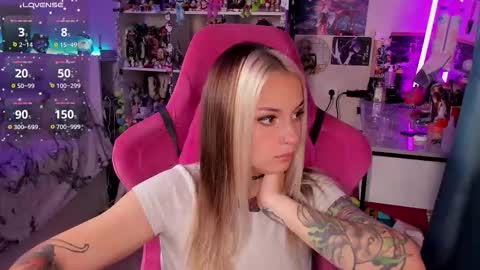 Snapshot of chloekohaku chatting on 09-15-25, 03:06 ChloeKohaku online show from 09-15-25, 03:06