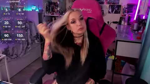 Snapshot of chloekohaku chatting on 09-23-25, 06:38 ChloeKohaku online show from 09-23-25, 06:38