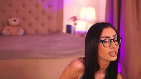 Chlo online show from 12-23-25, 03:59