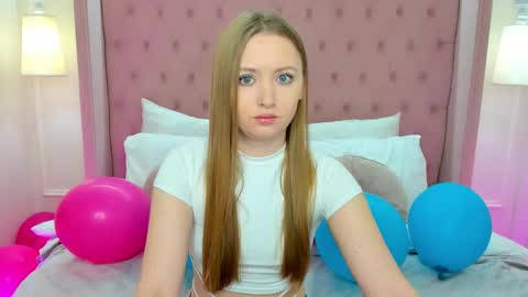 Snapshot of chloesug chatting on 10-18-25, 07:03 Chloe online show from 10-18-25, 07:03