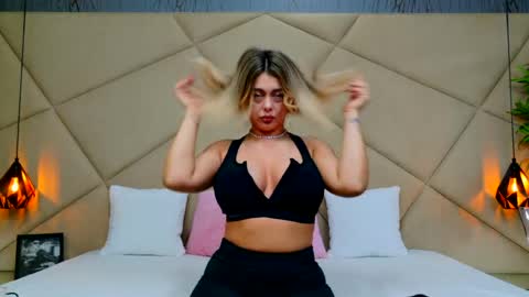 Chloe Vee online show from 04-20-26, 04:59