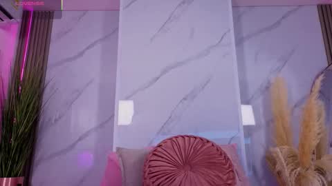 Chlooe online show from 10-20-25, 01:06