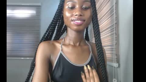 choco_petitqueen online show from 11-28-25, 08:28