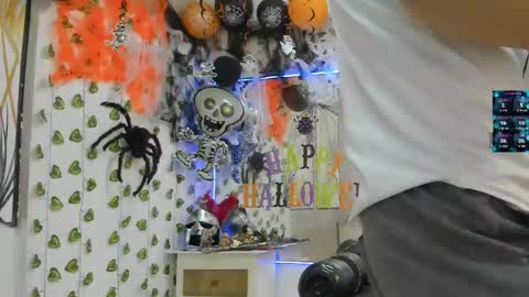 Snapshot of choreythaiylor chatting on 10-15-25, 03:23 Chorey Thaylor online show from 10-15-25, 03:23