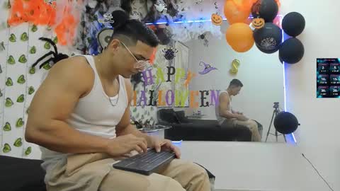 Snapshot of choreythaiylor chatting on 10-16-25, 02:29 Chorey Thaylor online show from 10-16-25, 02:29