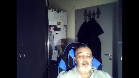 Snapshot of chris250268 chatting on 09-15-25, 06:35 Chris online show from 09-15-25, 06:35