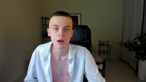   Chris Brown  online show from 03-03-25, 08:43