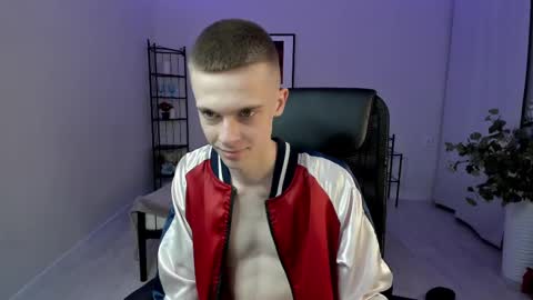   Chris Brown  online show from 03-10-25, 05:39