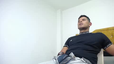chris_dick2 online show from 05-17-26, 04:43
