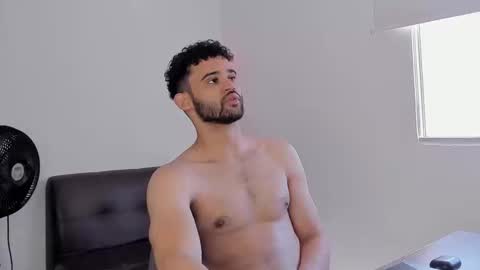 Im Chirs IM MODEL INDEPENDT online show from 09-15-25, 03:23