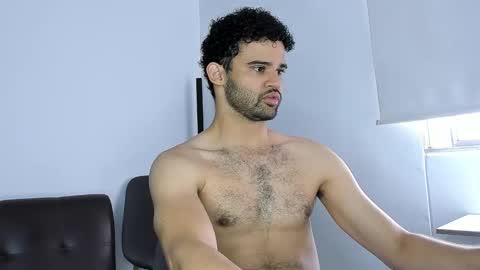 Im Chirs IM MODEL INDEPENDT online show from 11-11-25, 03:12