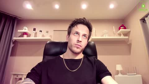 Snapshot of chriscarrey chatting on 12-15-24, 01:13 Chris online show from 12-15-24, 01:13