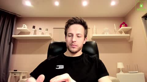 Snapshot of chriscarrey chatting on 12-18-24, 01:26 Chris online show from 12-18-24, 01:26