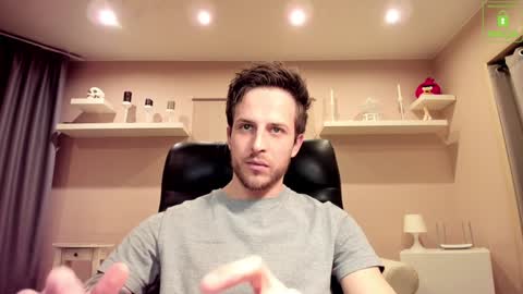 Snapshot of chriscarrey chatting on 12-22-24, 01:45 Chris online show from 12-22-24, 01:45