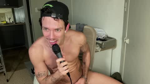 Snapshot of chriscool93 chatting on 01-02-25, 10:48 Content creator artist online show from 01-02-25, 10:48