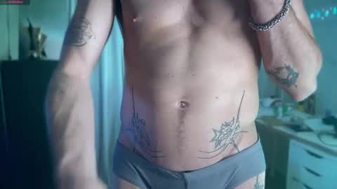 Snapshot of chriscool93 chatting on 10-06-25, 02:20 Content creator artist online show from 10-06-25, 02:20