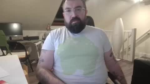 Snapshot of chriscubxxx chatting on 12-18-25, 07:53 chriscubxxx online show from 12-18-25, 07:53