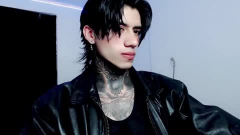 Snapshot of chriss_opp chatting on 02-13-25, 08:06 CHRIS  INDEPENT MODEL online show from 02-13-25, 08:06