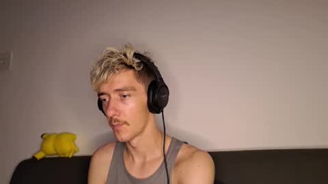 Christopher online show from 11-28-25, 01:19