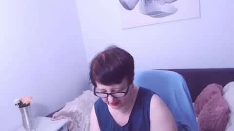 Christa online show from 09-12-25, 01:38