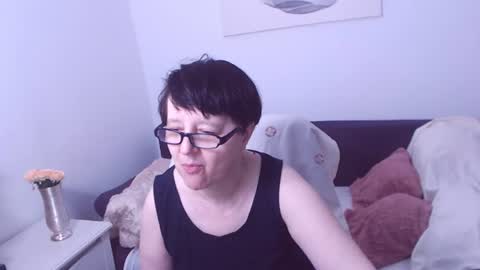 Snapshot of christarose chatting on 06-11-26, 08:29 Christa online show from 06-11-26, 08:29