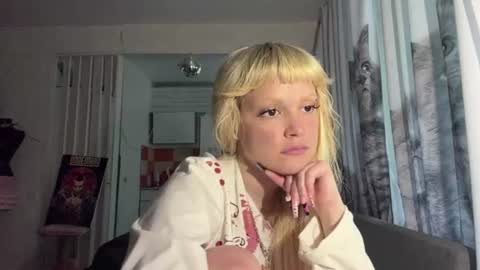 Snapshot of christiechorney chatting on 06-25-26, 11:04 christiechorney online show from 06-25-26, 11:04